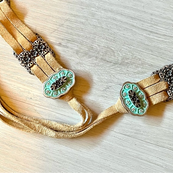 Western Boho Suede Tan Vtg Multi-Strap Belt with Silver Floral Accents Size OS - Picture 3 of 5